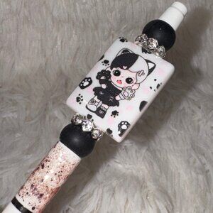 Beaded Black and white Cat Kitty Girl with Glitter Pen + 1 Replacement Ink.